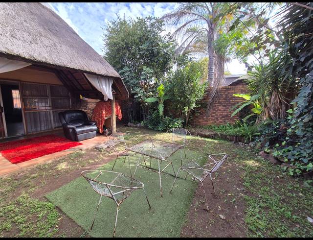3 BEDROOM TOWNHOUSE FOR SALE IN VANDERBIJLPARK CE 2